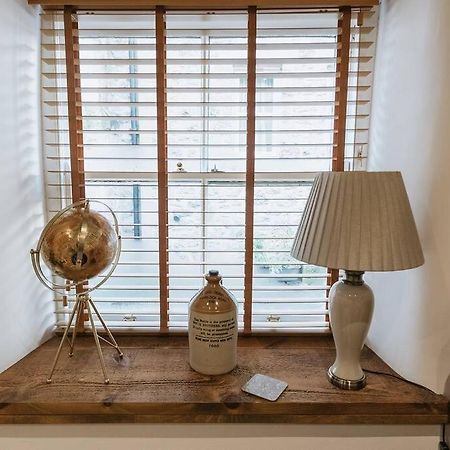Fryers Cottage - Beautiful 2 Bedroom Town & Country Cottage On Edge Of Peak District Wirksworth Exterior photo
